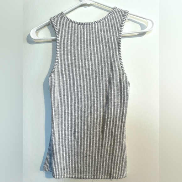 Key hole tank top - Picture 2 of 2